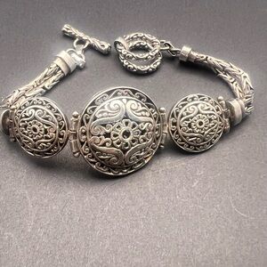 Elegant Silver Bracelet with Intricate Design